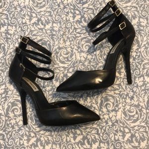 Steve Madden Black Leather pumps